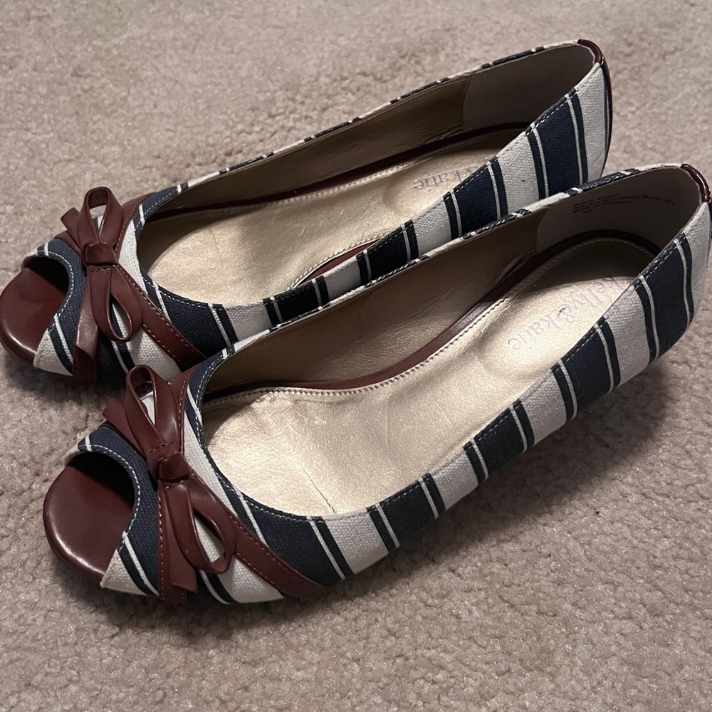 Kelly & Katie peep-toe wedges 8.5